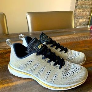 COPY - APL Techloom Prow gold/silver metallic sne…